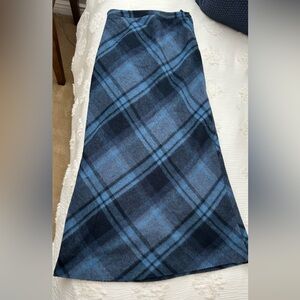 J. Crew vintage Plaid maxi Skirt. Great for the fall.No slit. lined. Size 2